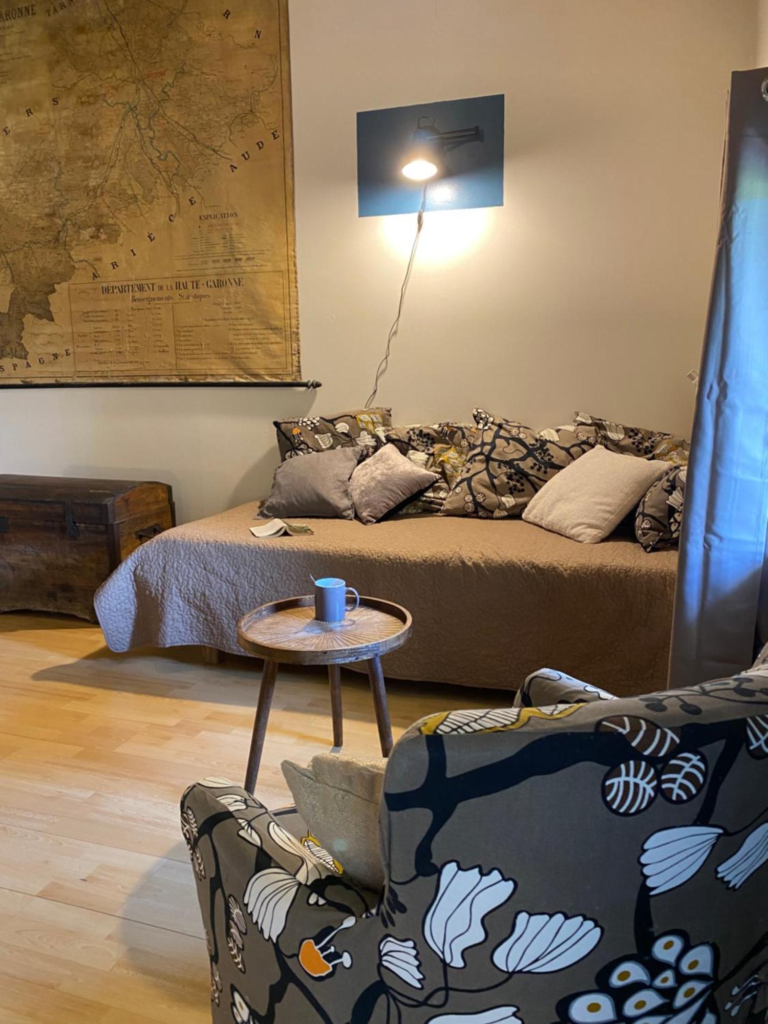 Le Repaire De La Reveuse Bed & Breakfast Saint-Frajou Room photo